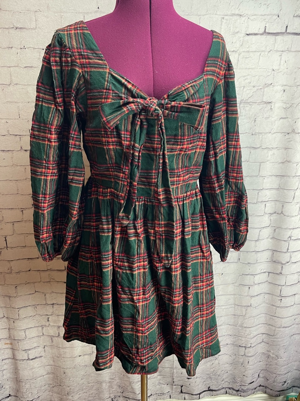 Ivy city co size medium Margo green plaid flannel dress